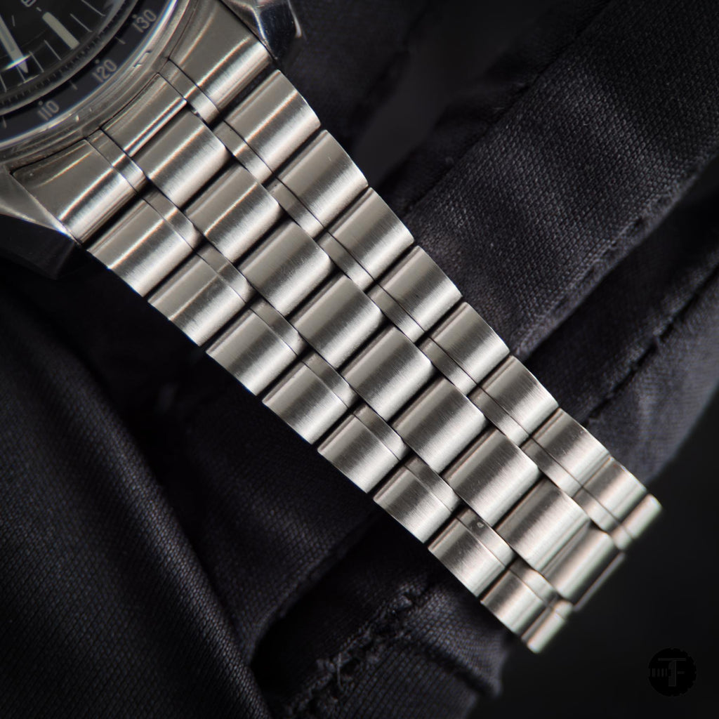 2025 Omega Speedmaster Moonwatch Hesalite